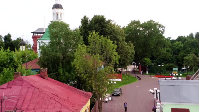 aerial-shot-Sights-Of-Vladimir,-Russia.-Pedestrian-zone-street-George