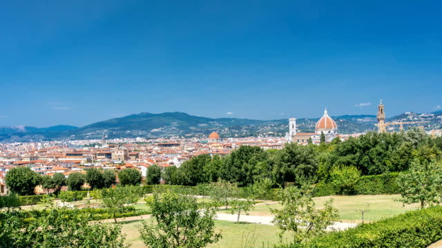 Schöne-Landschaft-oberhalb-Timelapse,-Panorama-auf-historischen-Blick-auf-Florenz-vom-Boboli-Gärten-Giardino-di-Boboli-zeigen.-Italien