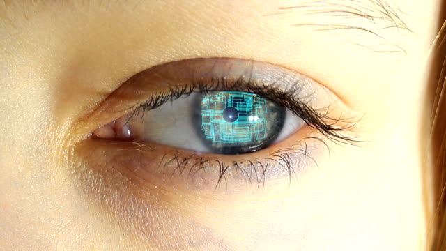 das-menschliche-Auge-mit-elektronischen-Schaltungen-und-Symbole-projizieren-in-es,-das-Konzept-der-Zukunftstechnologien