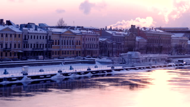 Winter-Neva-Flußdamm-bei-Sankt-Petersburg-Russland