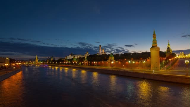 Sonnenuntergang-am-Abend-Moskauer-Kreml-Verkehr-Fluss-Bucht-Panorama-4-k-Zeit-hinfällig,-Russland