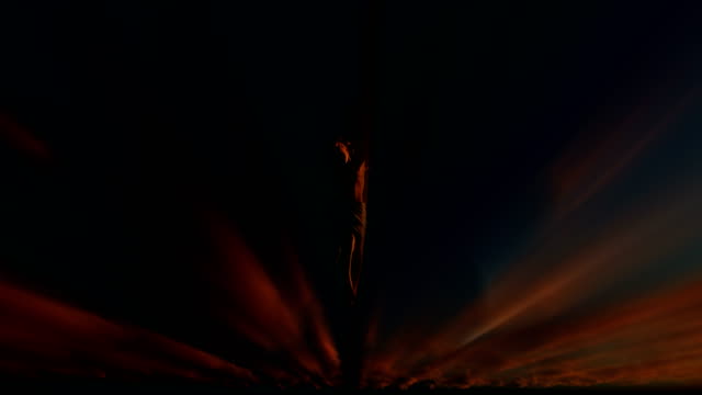 Jesus-Kreuz-gegen-Timelapse-Sonnenaufgang,-4K
