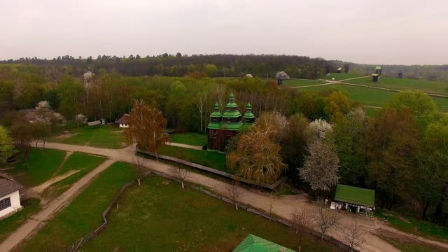 Ukrainische-Kirche-im-Dorf