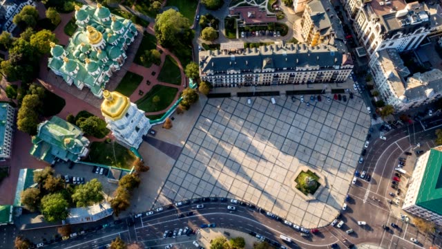 Kiev-/-Kiew,-Ukraine.-Luftaufnahme-von-St.-Sophia-Platz.-Zeitraffer.-UHD,-4K