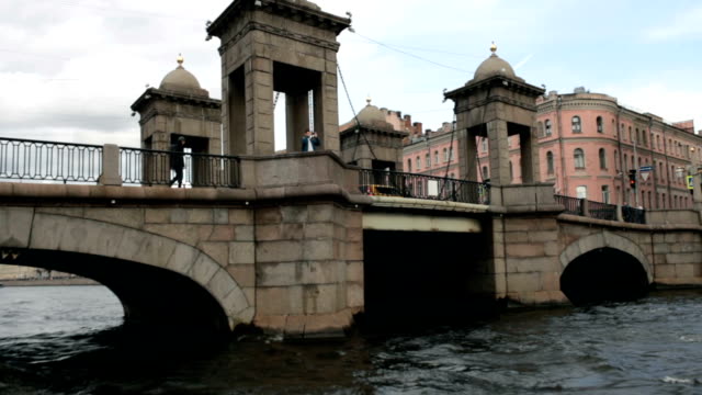 Puente-de-Lomonosov-en-San-Petersburgo