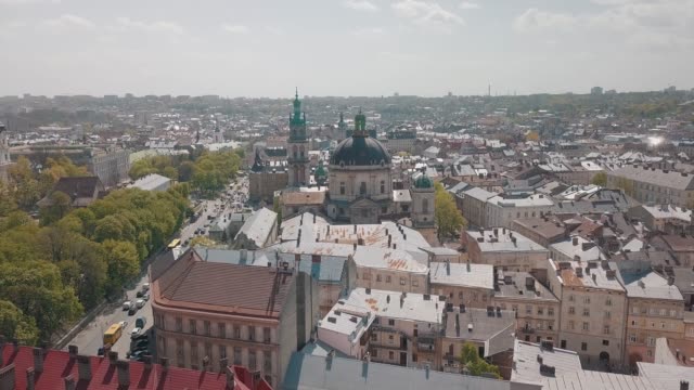 Lvov,-Ucrania.-Ciudad-aérea-de-Lviv,-Ucrania.-Panorama-del-casco-antiguo.-Dominicana