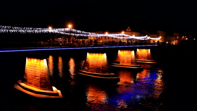 Puente-en-la-noche-en-Uzhgorod