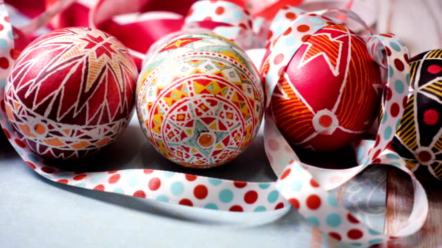 hermosa-ucraniana-tradicional-hecho-a-mano-huevo-de-Pascua-Pysanka