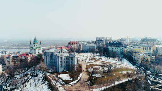 4K-Aerial-Drone-Filmmaterial.-Panorama-von-Podil-in-Kiew