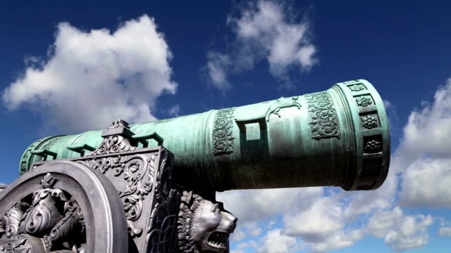 Tsar-Cannon-against-the-sky,-Moscow-Kremlin,-Russia