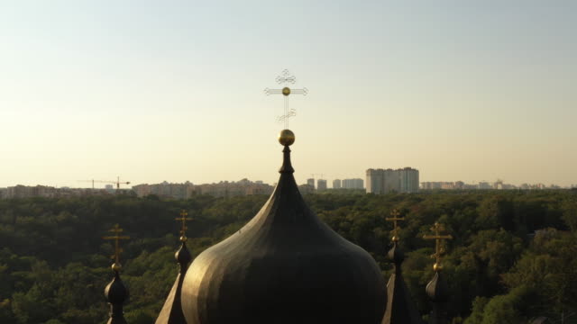 vista-aérea-de-la-catedral-de-Panteleimon-en-Feofania,-monasterio-de-Panteleimon-en-Kiev