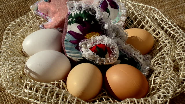 Eggs-in-a-basket-against-a-sacking.