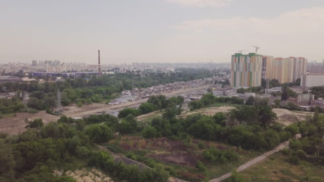 Stadtrand-von-einer-Megacity.-Stadtlandschaft.-Luftaufnahme.-Wohngebiet-in-Kiew,-Ukraine