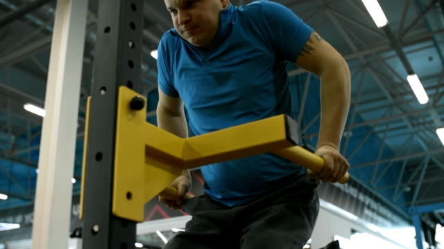 Motivated-Paraplegic-Man-Doing-Dips-in-Gym