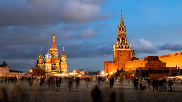 Nacht-Zeitraffer-des-Kreml,-Roter-Platz-und-Basilius-Kathedrale,-Moskau,-Russland.