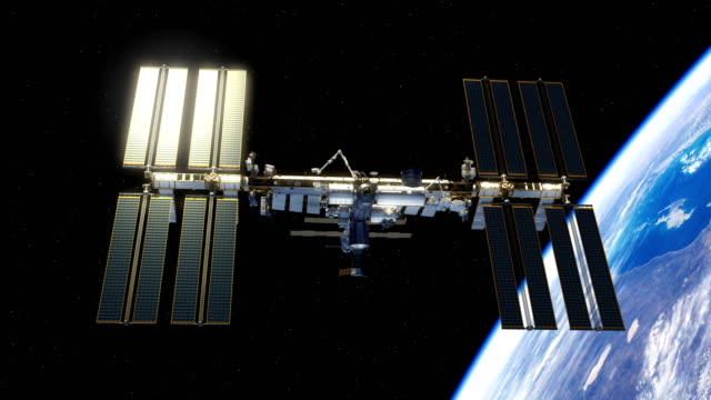 Estación-espacial-internacional-de-4-K.-gira-sus-paneles-solares.