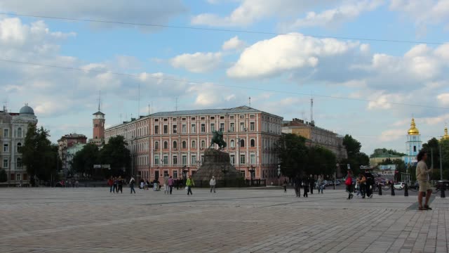 Sofía-Plaza-Kiev-Ucrania-tiempo-lapso-día