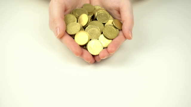 Euro-Münzen-in-Menschenhand.-Wirtschaftskonzept.
