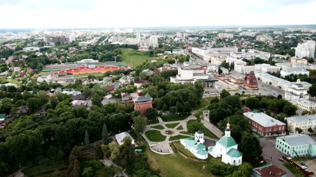 Centro-de-la-ciudad-y-Golden-Gate-en-Vladimir