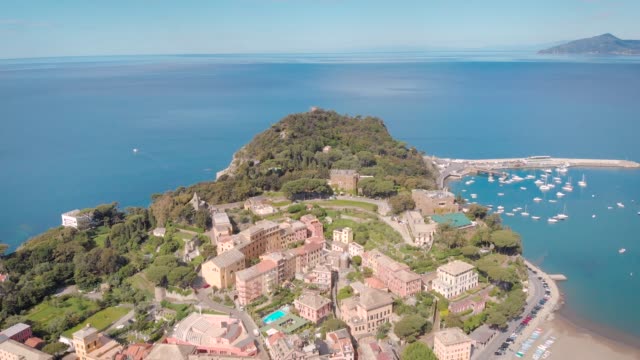 Aerial-shot.-Town-in-Italian-Liguria.-Sestri-Levante,-resort-town-with-a-beautiful-bay,-and-cozy-houses