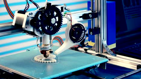 Impresión-con-un-filamento-de-cable-de-plástico-en-Impresora-3D