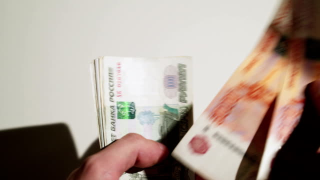 Person,-die-russischen-Geldzählen