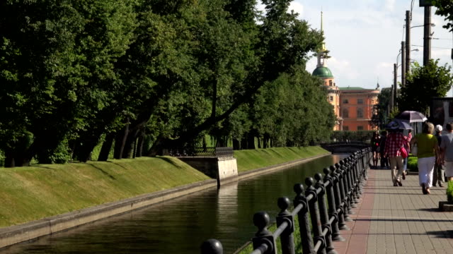 Der-Schwan-Kanal-in-St.-Petersburg.-4K.