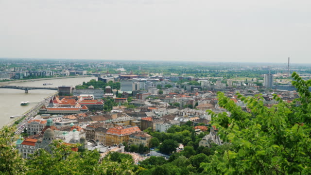 Pan-shot:-Panorama-of-the-city-of-Budapest,-Hungary.-One-of-the-most-beautiful-cities-in-Europe
