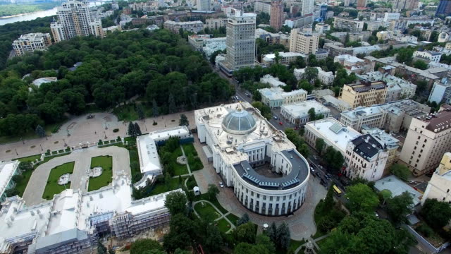 Monumentos-Palacio-de-Mariinsky-Verkhovna-Rada-y-el-Mariinsky-Parque-de-Kiev-en-Ucrania