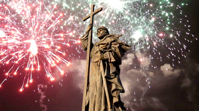 Fireworks-over-the-Monument-to-Holy-Prince-Vladimir-the-Great-on-Borovitskaya-Square-in-Moscow-near-the-Kremlin,-Russia.--The-opening-ceremony-took-place-on-November-4,-2016
