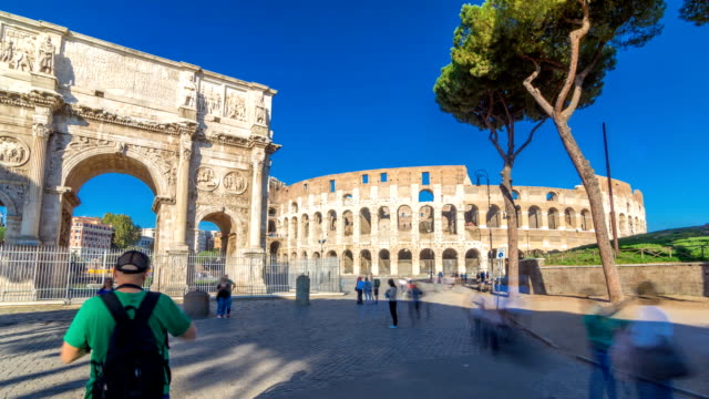 el-Coliseo-o-hyperlapse-Timelapse-Coliseum,-también-conocido-como-el-anfiteatro-Flavian-en-Roma,-Italia