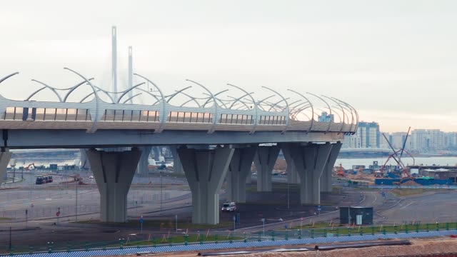 Brücke-am-Ufer-des-finnischen-Meerbusens-in-St.-Petersburg