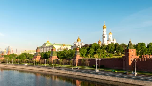 Moscú-ciudad-horizonte-motion-timelapse-o-hyperlapse-en-Plaza-de-rojo-del-Palacio-de-Kremlin-y-el-río-Moscova,-Moscú-Rusia-4K-Time-Lapse