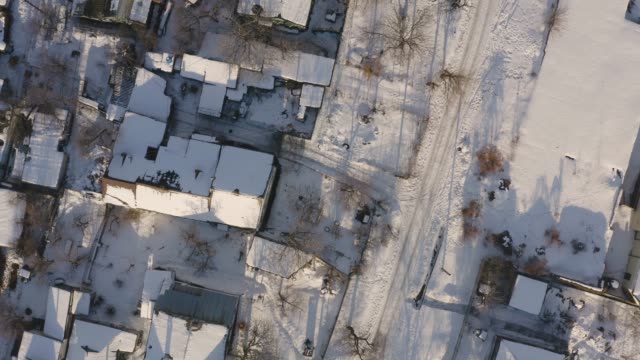 Vista-aérea-del-patio-de-los-tejados-de-la-ciudad-de-Dnipro.-Fondo-de-paisaje-de-invierno.