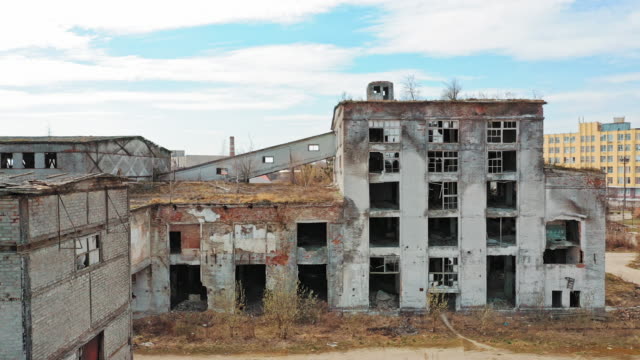 Frontfassade-aus-verlassenes-Gebäude