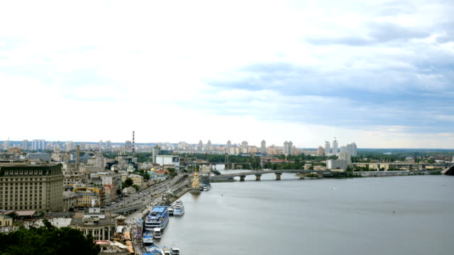 Top-view-of-the-Dnieper-embankment,-River-station.