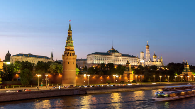 Moscow-Russia-time-lapse-4K,-city-skyline-day-to-night-timelapse-at-Kremlin-Palace-Red-Square-and-Moscow-River