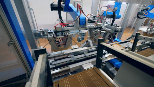 Carton-packaging-carried-out-by-a-robotic-mechanism