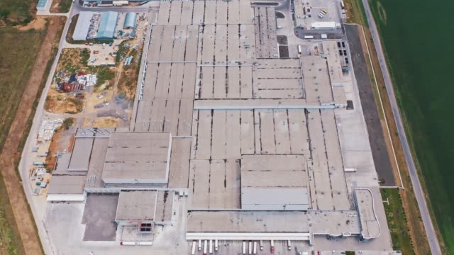 Aerial-Shot-of-Industrial-Warehouse