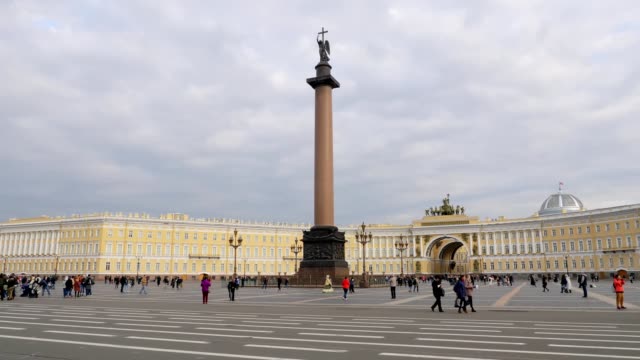 tourists-and-city-dwellers-are-walking-on-Palace-Square-in-Saint-Petersburg-in-cloudy-day