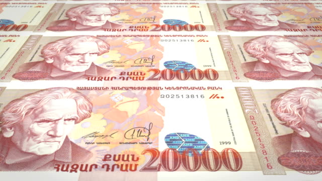 Banknoten-von-zwanzigtausend-armenische-Drams-der-Bank-von-Armenien-Rollen-auf-dem-Bildschirm,-Münzen-der-Welt,-Bargeld,-Schleife