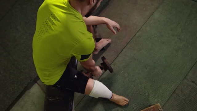 Man-with-Prosthetic-Foot-Lifting-Dumbbell