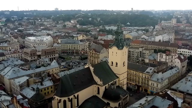 Aerial-view-to-Archcathedral-Basilica-of-Assumption-of-Blessed-Virgin-Mary,-Lviv