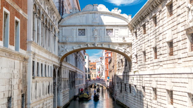 Gondolas-floating-on-canal-towards-Bridge-of-Sighs-timelapse-Ponte-dei-Sospiri-.-Venice,-Italy