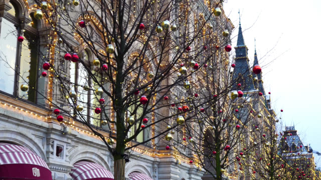 Red-Square,-Moscow,-Russia.-New-year-street-decorations-near-the-Gum-shopping-center