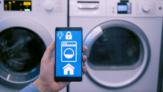 App-on-mobile-phone-controls-washing-machine-in-smart-home