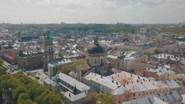 Lemberg,-Ukraine.-Aerial-City-Lwiw,-Ukraine.-Panorama-der-Altstadt.-dominikanisch