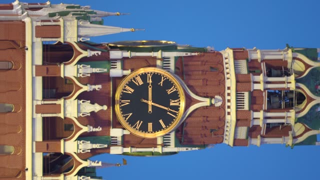 Torre-Spassky-con-esfera-de-reloj-en-Moscú,-Rusia-en-4k