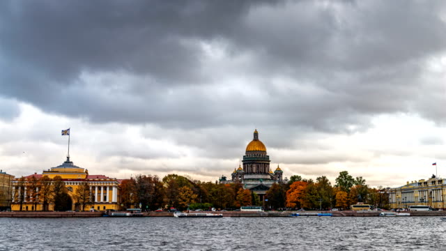 St.-Petersburg,-Russia,-time-lapse-photography-view-of-St.-Isaac's-Cathedral,-autumn-timelapse
