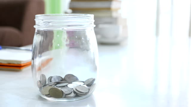 Time-lapse-of-increase-money-coins-in-the-glass-jar